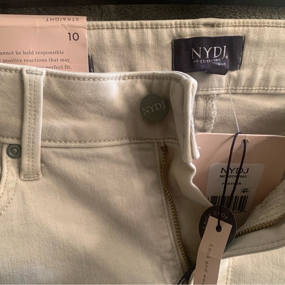 NWT-Cropped NYJD BEIGE JEANS Size 10 - Picture 2 of 3